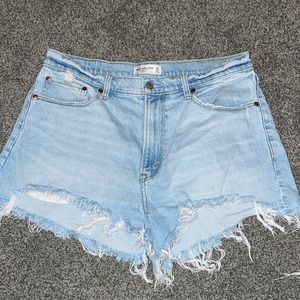 ABERCROMBIE & FITCH DENIM SHORTS